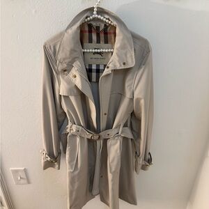 Burberry Tess Trench Lightweight Rain Coat Beige
Size: 10P Burberry